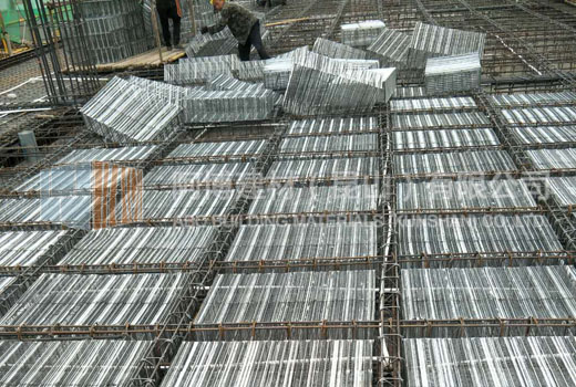 Hollow core roof slab