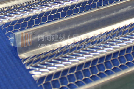 Metal rib forming lath