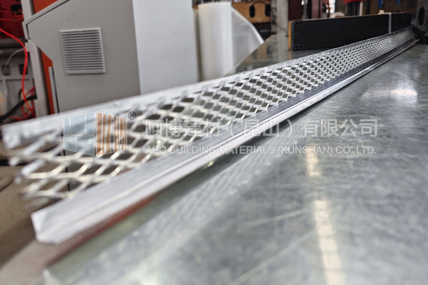 Gutter covers screen