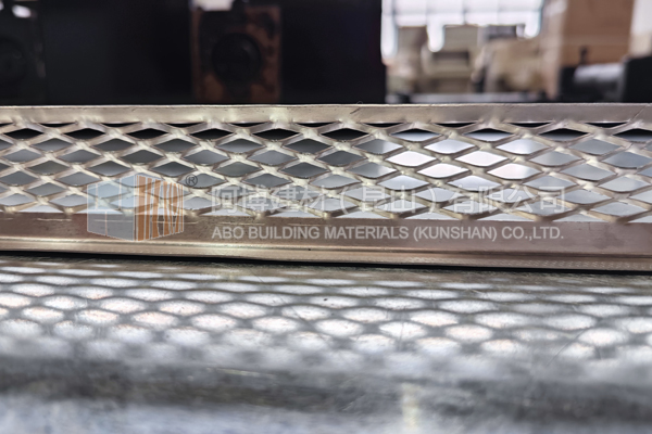 Aluminium gutter mesh