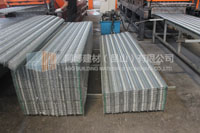 Metal rib forming lath