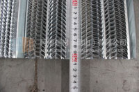 Metal rib forming lath